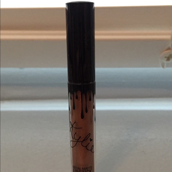 Kylie Jenner lipsticks - Picture 2 of 4